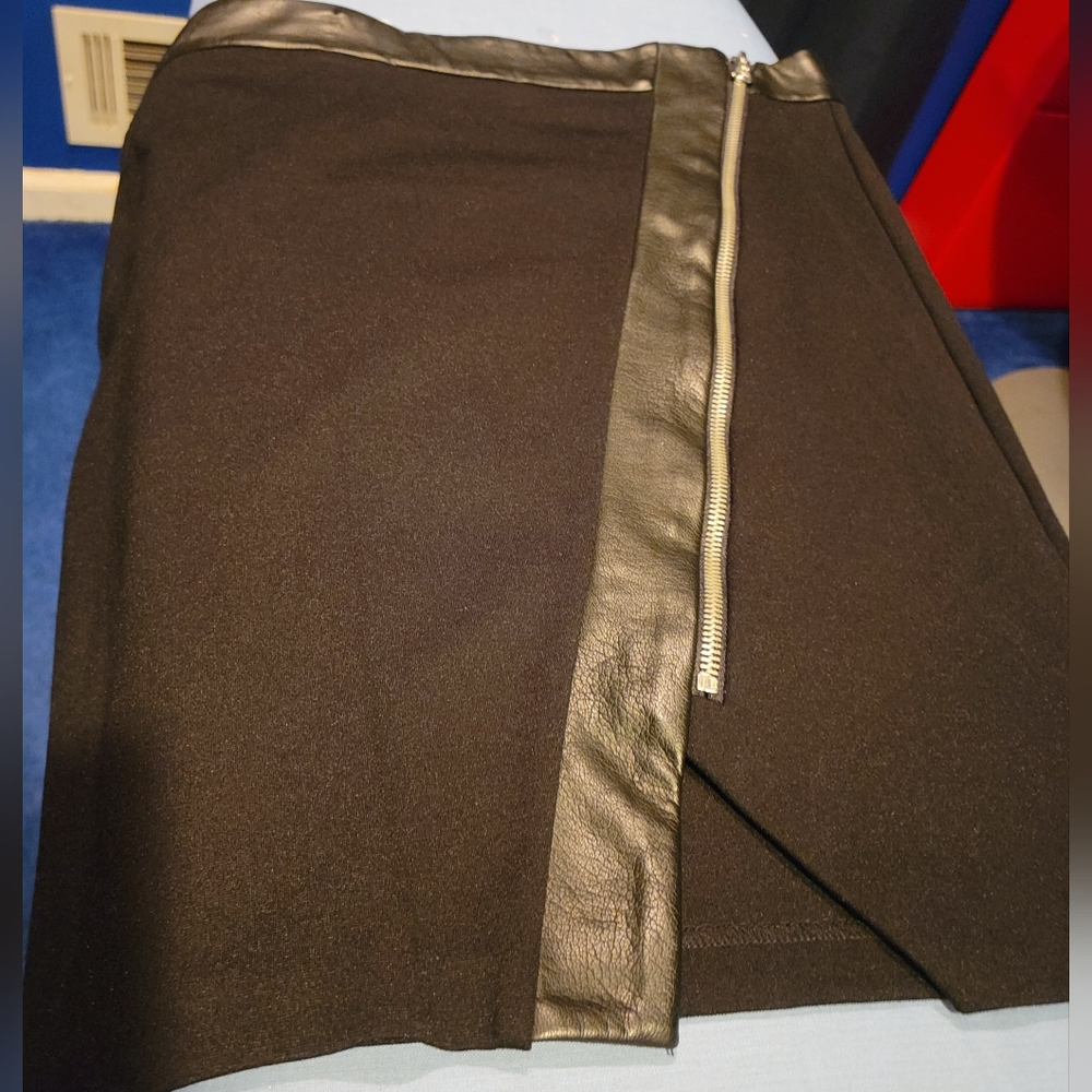 129. INC black skirt